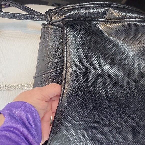 Vintage Black Tooled Floral Leather(?) Adjustable Strap Roomy Crossbody - Picture 3 of 16